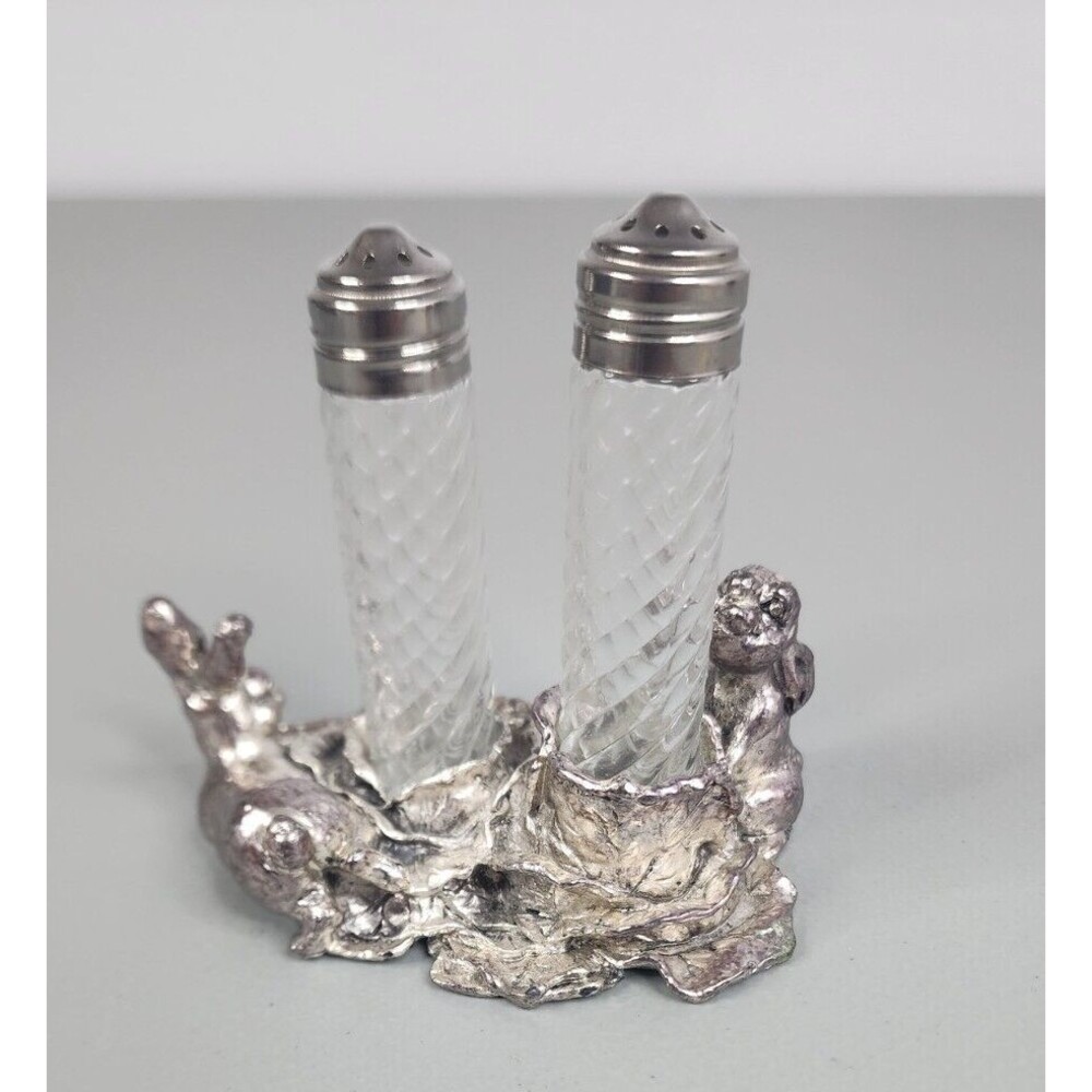 Vintage Arthur Court SIGNED 1998 Bunnies/Rabbits Salt and Pepper Shaker Set